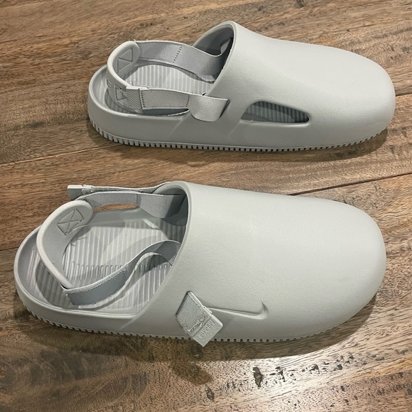 Men’s Nike Calm Mules in Gray - Picture 2 of 6